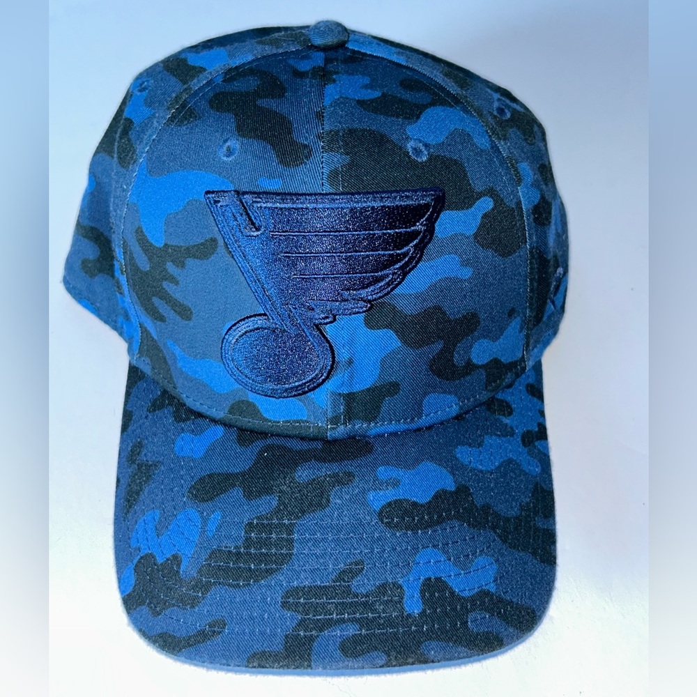St. Louis Blues flex hat from Fanatics size M/L